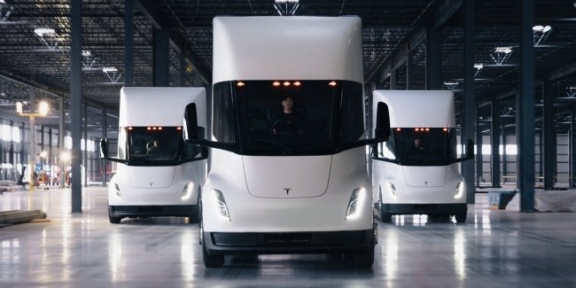 Tesla        Cybercab  Semi