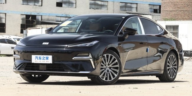 ����� Geely Galaxy Star 8 ����� 10 000 ���������� ��������� ���� �� 6 ����