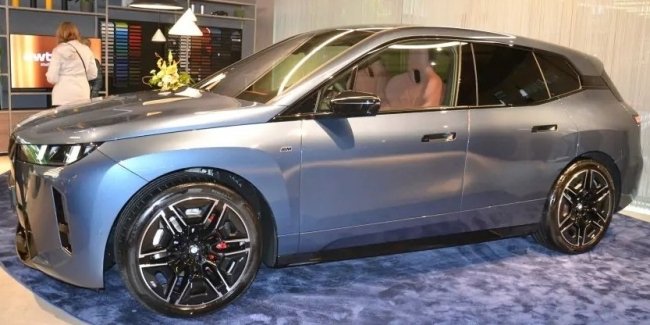      BMW iX    MINI Cooper JCW