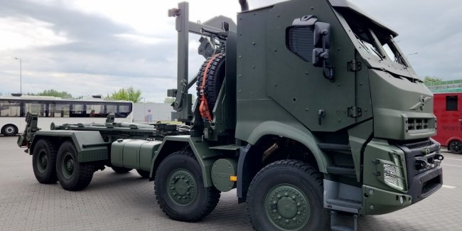 Volvo Trucks    FMX 520