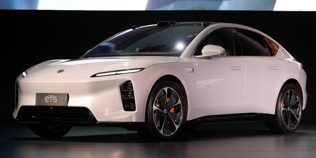  Nio     ET5