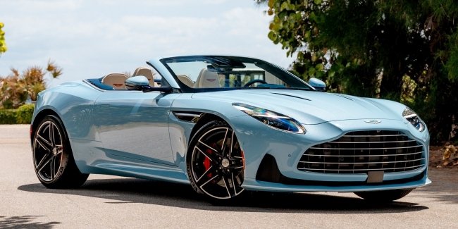 Aston Martin DB12 Volante   