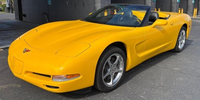  23- Chevrolet Corvette   
