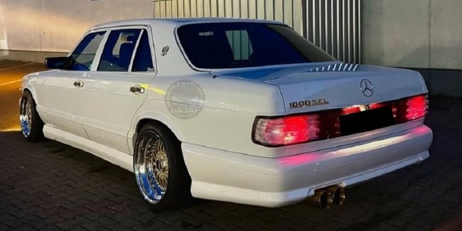     Mercedes-Benz S1000 W126