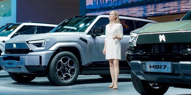     700- Dongfeng Warrior M817