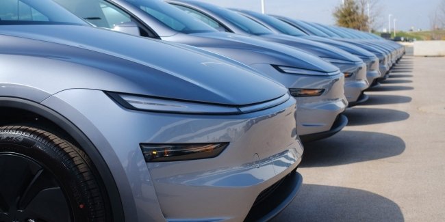 Tesla     Model Y Juniper