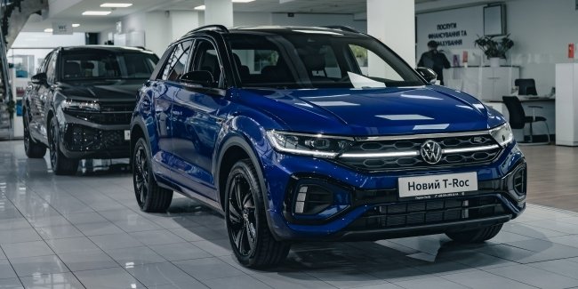 Volkswagen T-Roc   :  50.000 