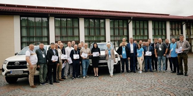      Land Cruiser Prado  Hilux