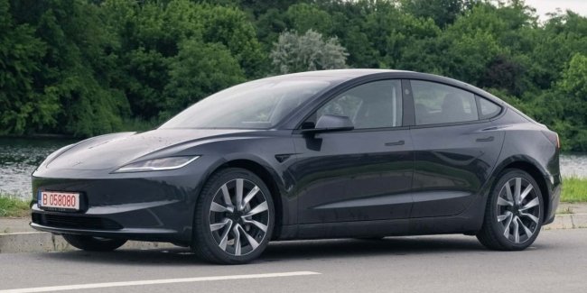  Tesla Model 3   