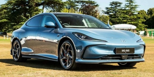 MG  ,    Porsche Taycan