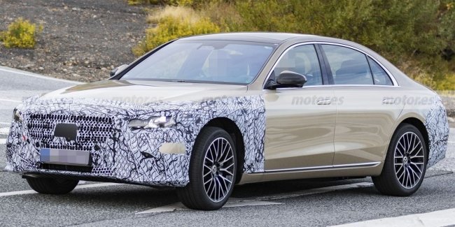 Mercedes-Benz S-Class    