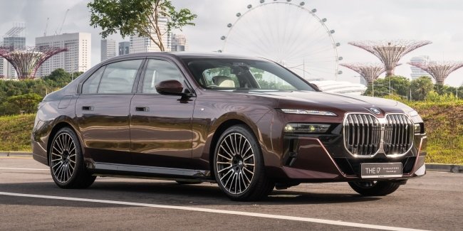 BMW     i7