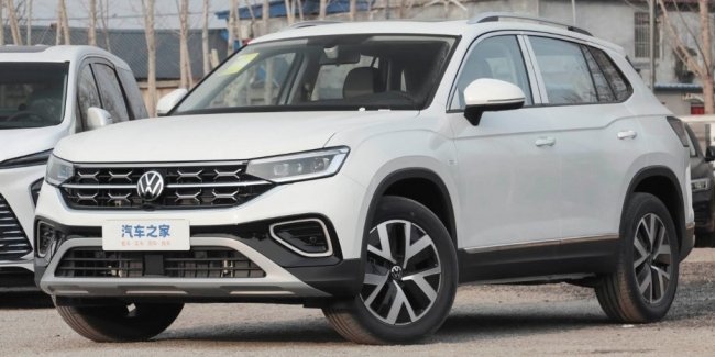 Volkswagen    Tayron Public Edition 2025