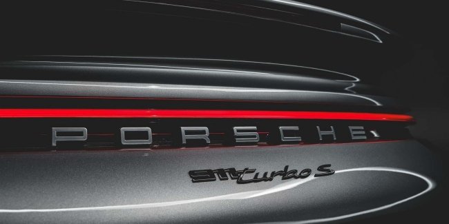  Porsche 911 Turbo S   
