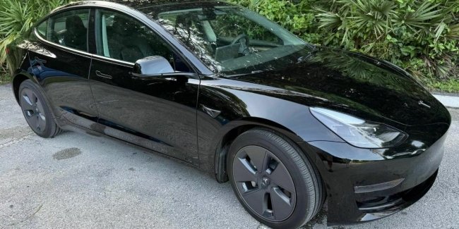  Tesla Model 3     