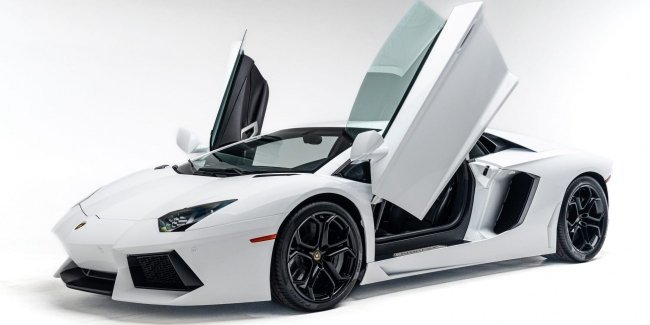 Lamborghini    Aventador  