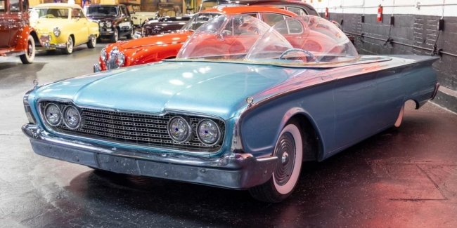 ��������� Ford Spaceliner ��� � �������