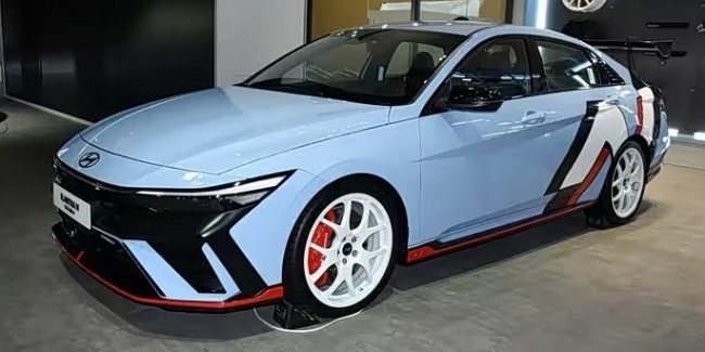 Hyundai Elantra    N TCR Edition