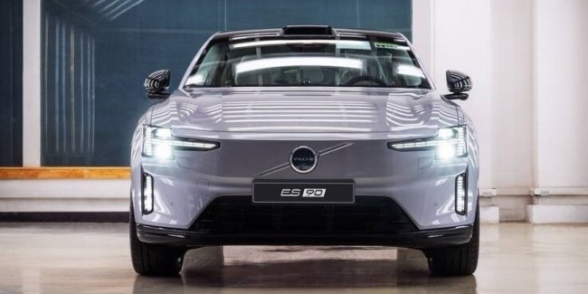  Volvo ES90   