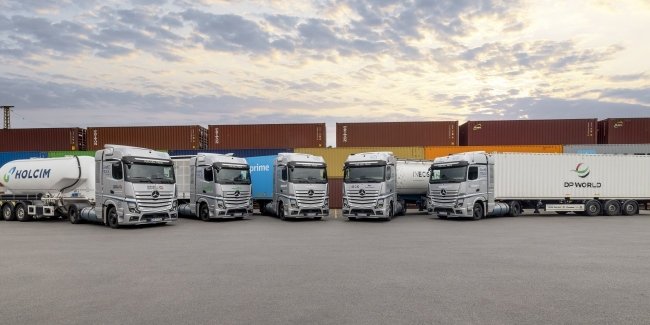   Mercedes-Benz GenH2    225 000    