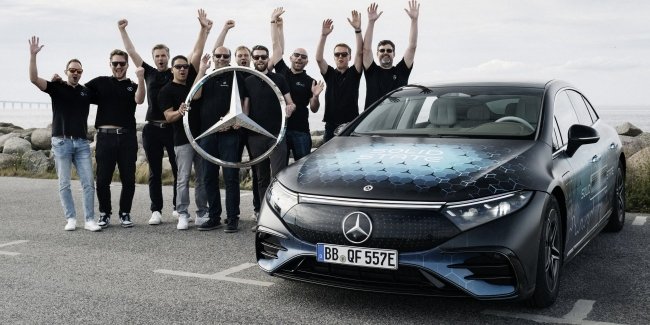  Mercedes-Benz EQS  1205   