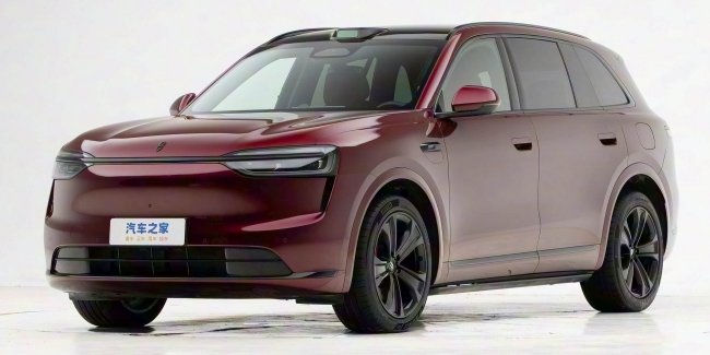 ������� Huawei Aito M7 ���� ���������� � ����