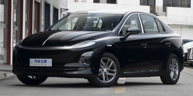 ������������ ������������ ������� ������-����� Hongqi E-QM5