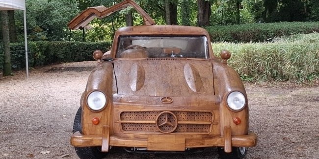 ������� ������� ���� ���� ���������� ��������� Mercedes-Benz �� ������