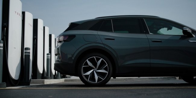 ����������� Volkswagen ������� ����������� �� Tesla Supercharger