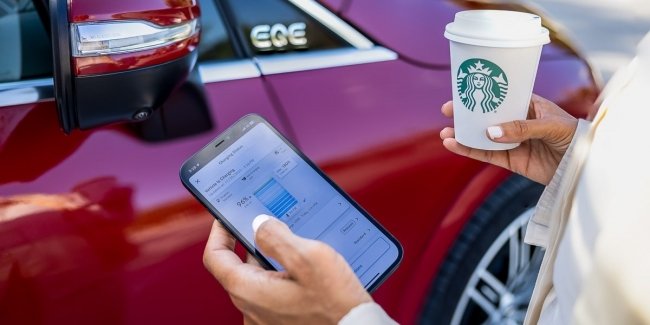 Mercedes-Benz ������ ����� �������� ������� �� �������� Starbucks