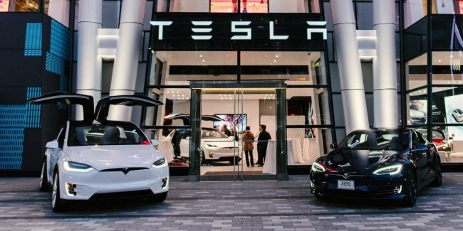 Tesla �������� ����������� ����� ���������� ������� �� ����� ��䳿
