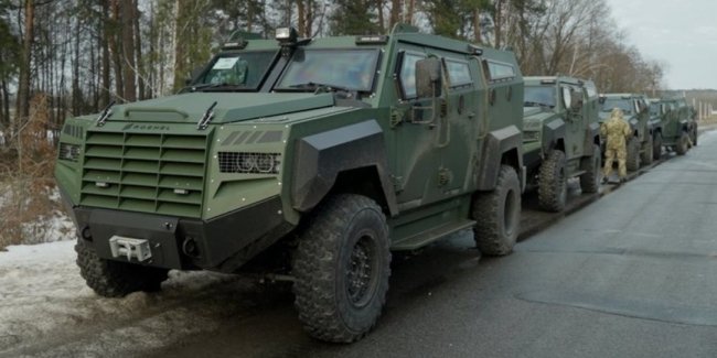     2000  Roshel Senator