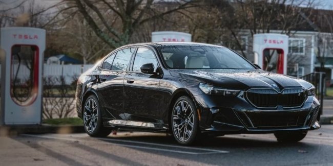 BMW     Tesla Supercharger