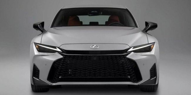 Lexus IS ���������� �� 5000 ������ � ���