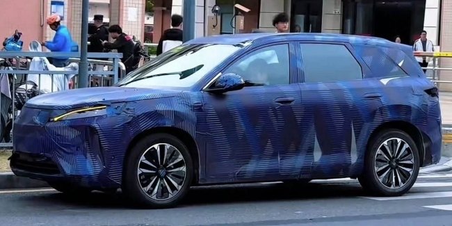 BYD ���� ����� ��������� ��������������� Yuan Max