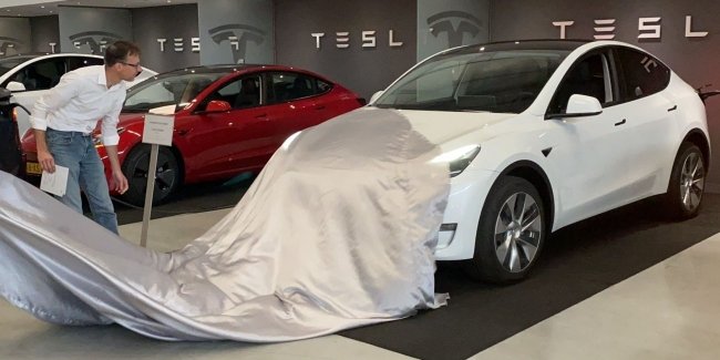 Tesla ��������� �� ����� ������� ������� � �����