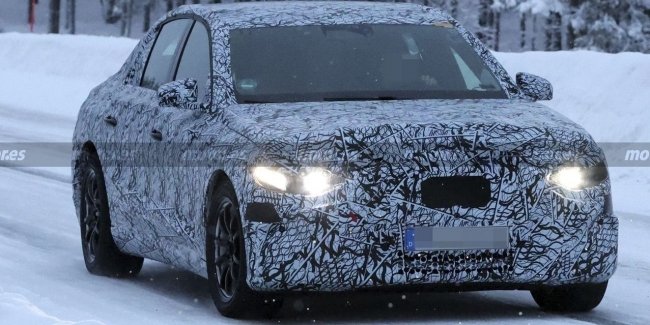 ����� Mercedes-Benz E-Class ������� �� ������� �������������