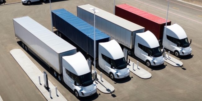 Tesla �������� ��������� ������ ��������� Semi �� ��� ������� ���