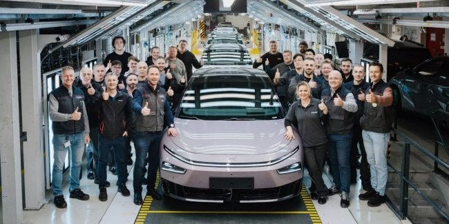 ������������ Xpeng P7+ ������������� � �����