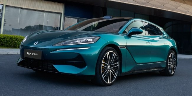 � ���� �������� ����� BYD Denza Z9 GT