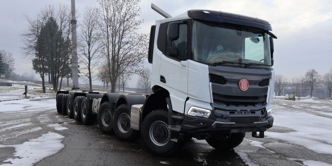 ��������� Tatra Phoenix �������� � 8-������ ���������