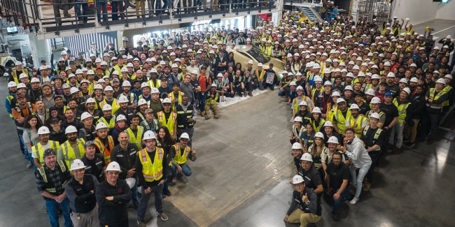 ������ Cybercab ����� � ������� Tesla