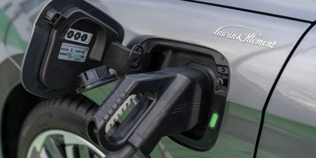 Skoda Superb ������� ���� plug-in hybrid ��������� ���������� 200 ���