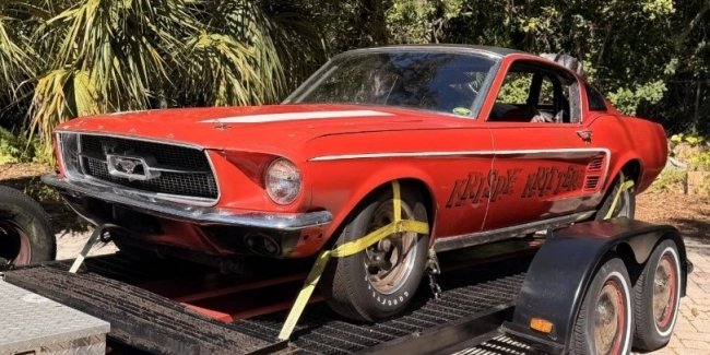 Ford Mustang � ������� �� ����� ��������� �� ������