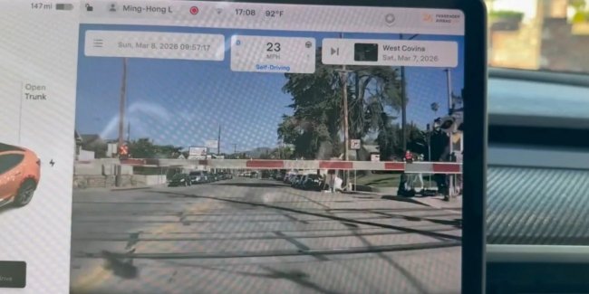 Tesla �� ��������� FSD ����������� �������� ����������� �������