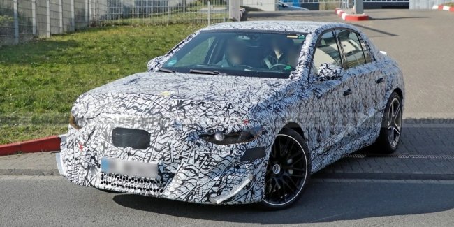 ������� ����������� ����� Mercedes-AMG E-Class EQ