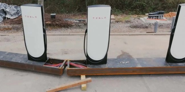 ��� �������� ����� Supercharger �� Tesla ���������� ��� ������� �����