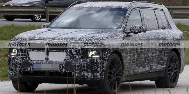 ������� ��������������� BMW iX7 ������� �� ��� �����