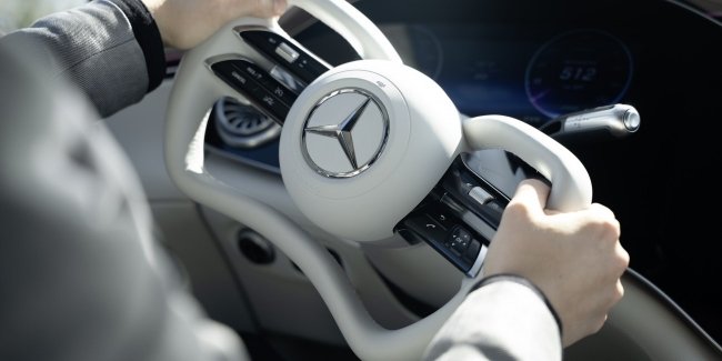 Mercedes-Benz EQS ������� ����������� �����