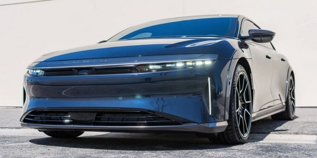 Lucid Air ������� ����� 100 000 ������ � ������� ���� 5300 �� ������